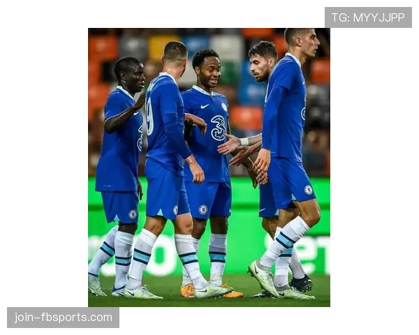 萨卡与拉菲尼亚右边锋对比：突破效率与进攻角色解析