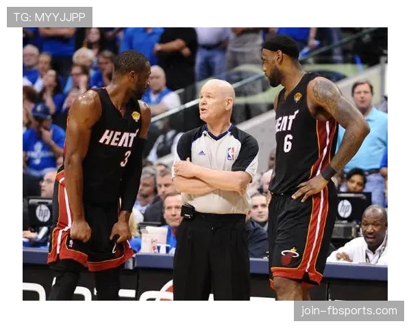 NBA裁判如何判定裁判协商判罚流程？关键环节与现场案例解析